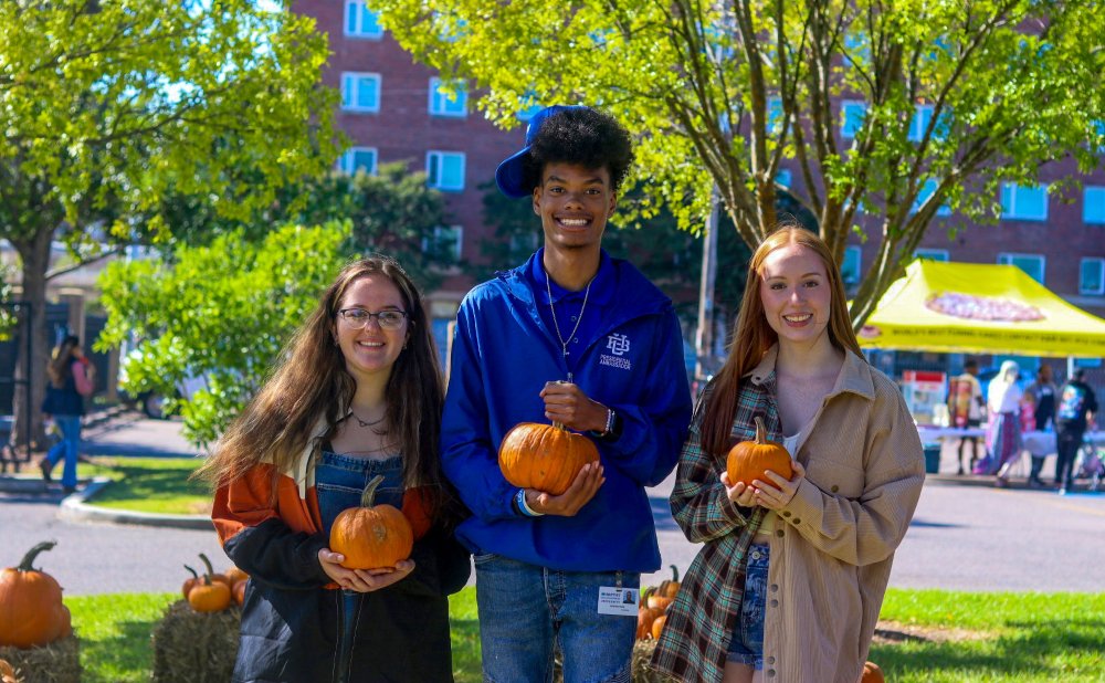 3 students at BHSU Homecoming 