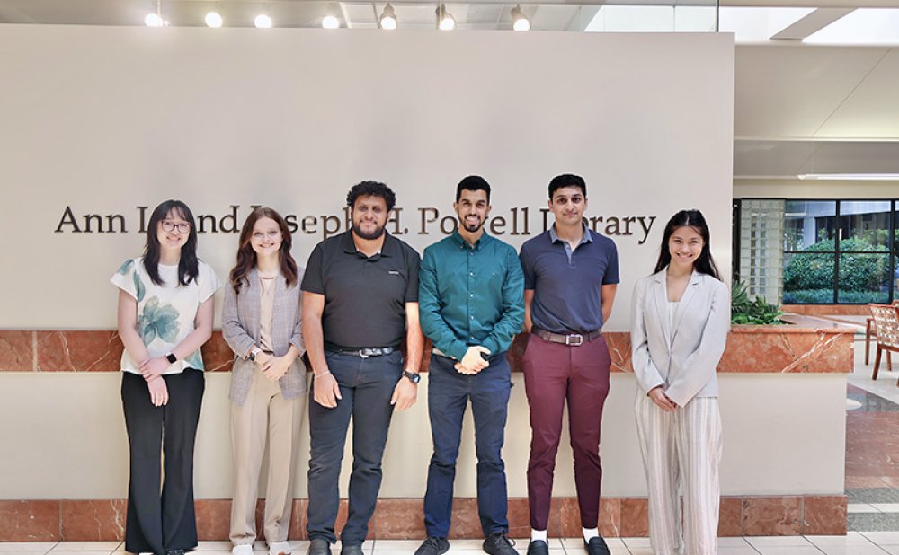 featured image of Summer Scholars students 
