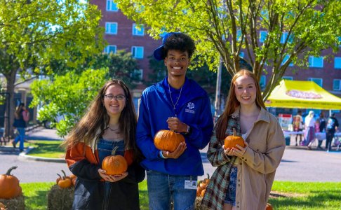 3 students at BHSU Homecoming 